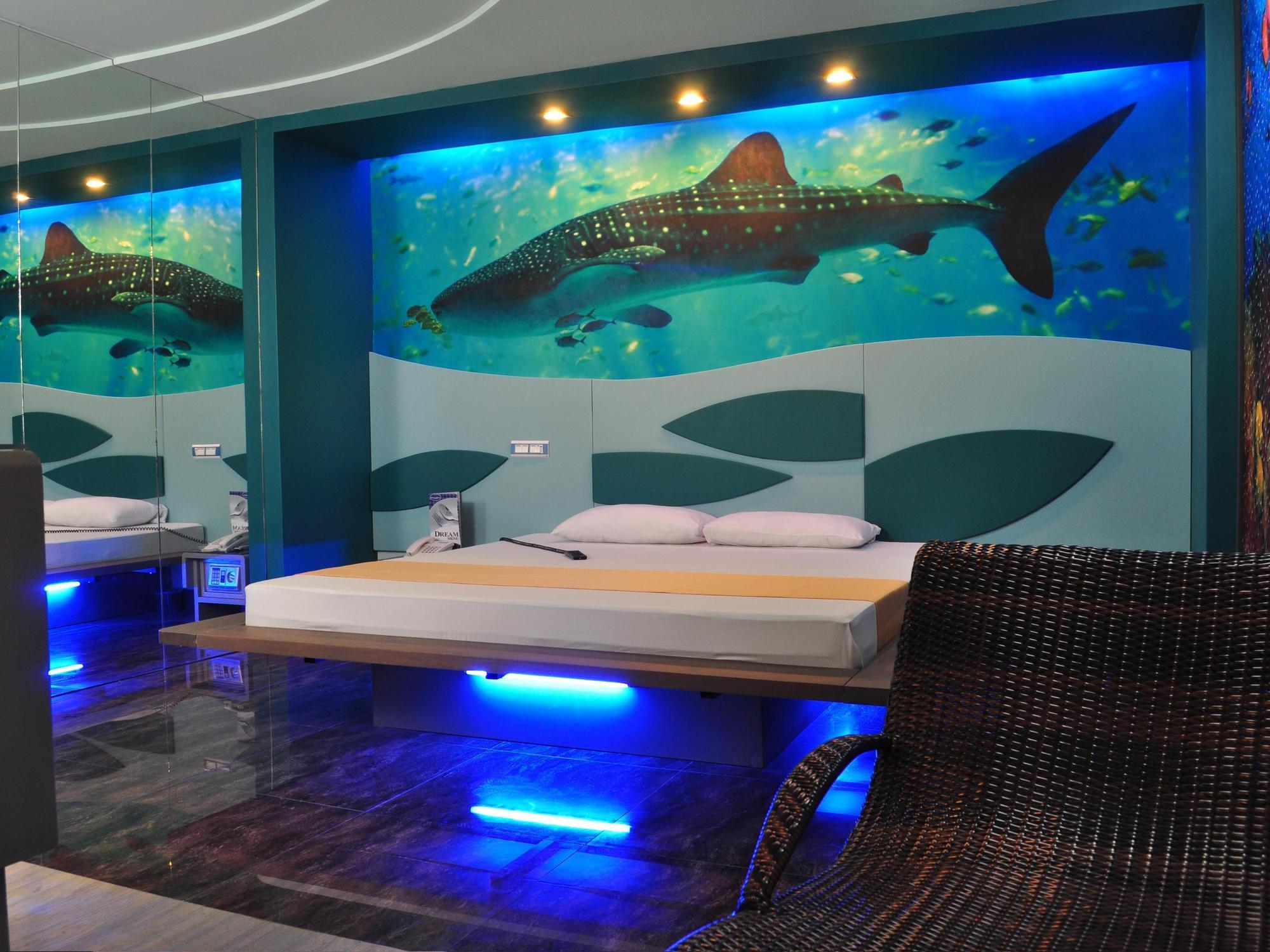 Hotel Dream World Las Piñas Екстериор снимка