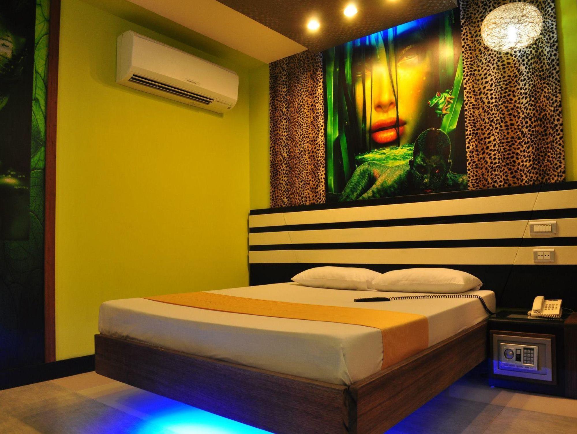 Hotel Dream World Las Piñas Екстериор снимка