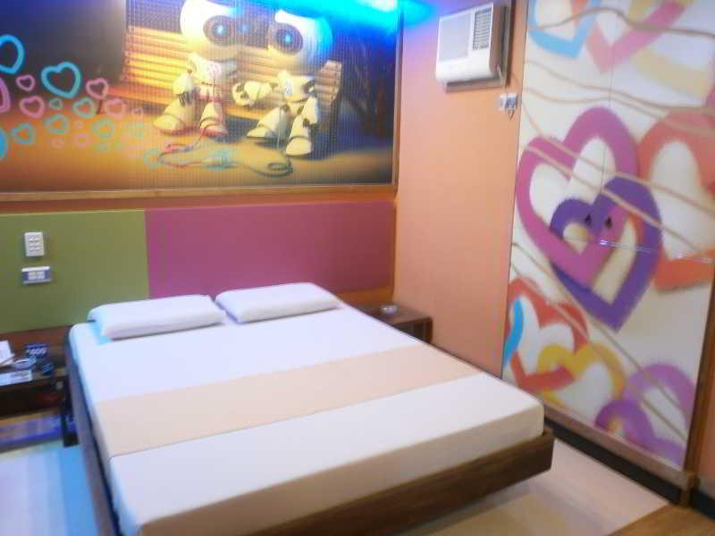 Hotel Dream World Las Piñas Екстериор снимка