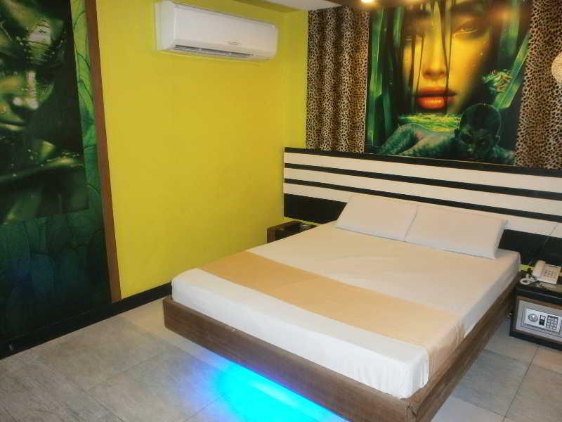 Hotel Dream World Las Piñas Екстериор снимка